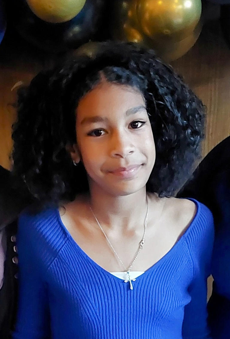 11-Year-Old Girl Missing After Falling Into River Thames: Police Search Underway 11-Year-Old Girl Missing After Falling Into River Thames: Police Search Underway