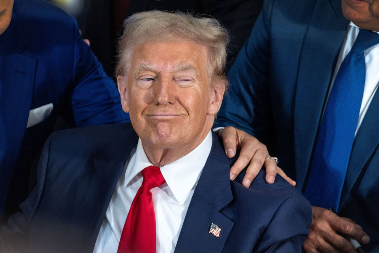 2% Drop In Amsterdam Stock Exchange Following Trump's Latest Tariffs 2% Drop In Amsterdam Stock Exchange Following Trump's Latest Tariffs