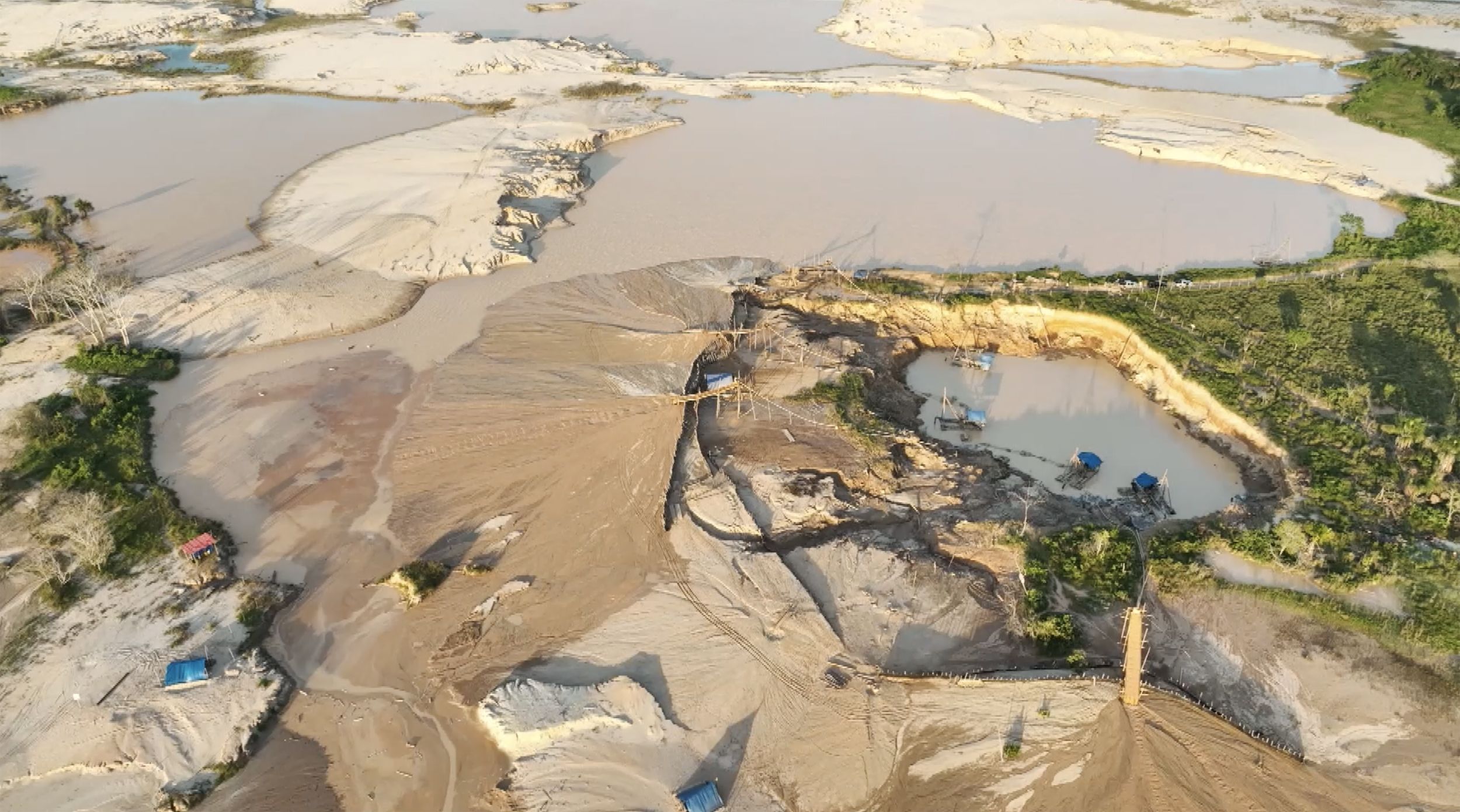 $200 Million Gold Loss: Analyzing Peru's Emergency Mining Ban $200 Million Gold Loss: Analyzing Peru's Emergency Mining Ban