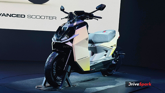 50,000 बुकिंग्स! Ultraviolette Tesseract ने कैसे जीता ग्राहकों का दिल? 50,000 बुकिंग्स! Ultraviolette Tesseract ने कैसे जीता ग्राहकों का दिल?