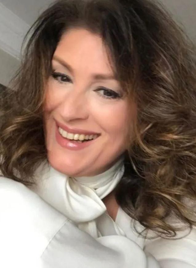71 Yaşındaki Gülşen Bubikoğlu'nun Sosyal Medya Paylaşımı Büyük Ses Getirdi 71 Yaşındaki Gülşen Bubikoğlu'nun Sosyal Medya Paylaşımı Büyük Ses Getirdi