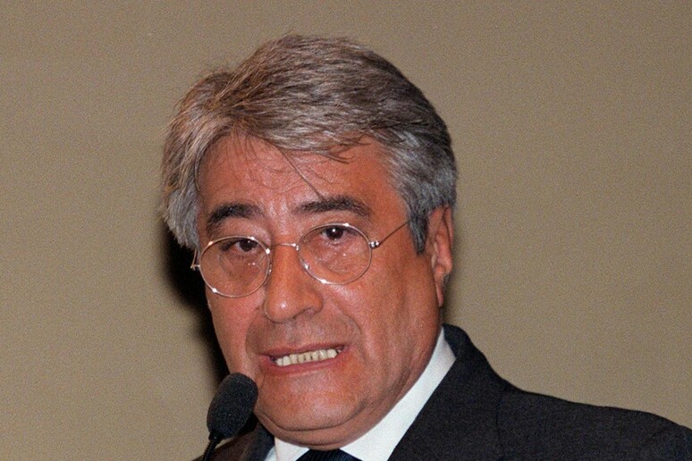 Addio A Mario Nanni: L'eredità Di Un Maestro Del Giornalismo Italiano Addio A Mario Nanni: L'eredità Di Un Maestro Del Giornalismo Italiano