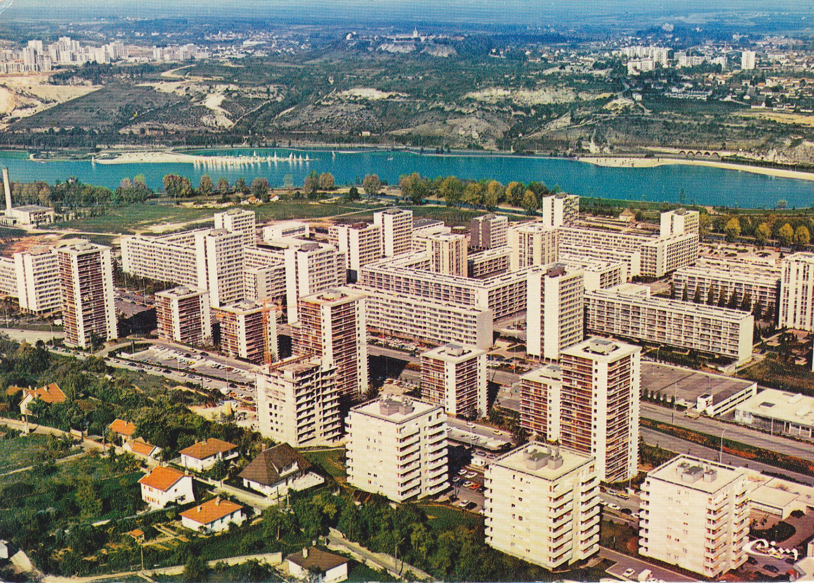 Aggression Au Lac Kir À Dijon: Trois Hommes Victimes D'une Violente Attaque Aggression Au Lac Kir À Dijon: Trois Hommes Victimes D'une Violente Attaque