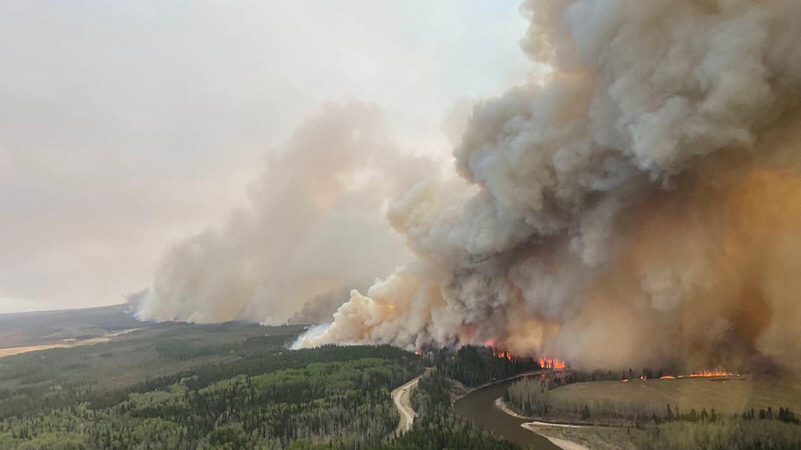 Air Quality Emergency: Minnesota Feels The Impact Of Canadian Wildfires Air Quality Emergency: Minnesota Feels The Impact Of Canadian Wildfires