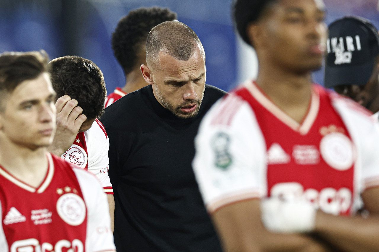 Ajax Trainersschap: Heitinga In Pole Position Ajax Trainersschap: Heitinga In Pole Position