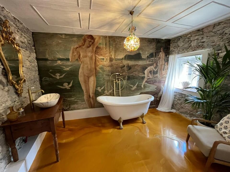 Alan Carr And Amanda Holden's Renovated Spanish Townhouse On Sale For €245K Alan Carr And Amanda Holden's Renovated Spanish Townhouse On Sale For €245K