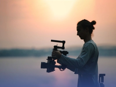 الارتقاء بصناعة السينما السعودية: برنامج المخرجين في معامل البحر الأحمر الارتقاء بصناعة السينما السعودية: برنامج المخرجين في معامل البحر الأحمر