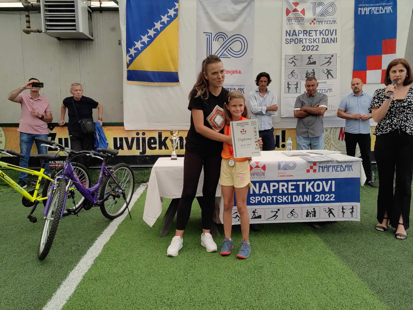 Alkaraz: Kako Inspiriše Mlade Tenisere Alkaraz: Kako Inspiriše Mlade Tenisere