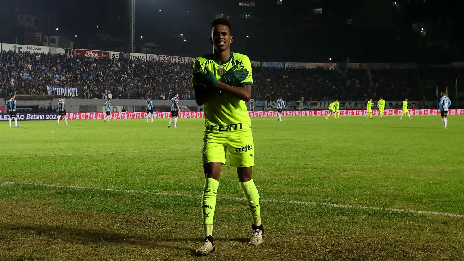 Altitude E Vômito: Estêvão Sai De Jogo Do Palmeiras Altitude E Vômito: Estêvão Sai De Jogo Do Palmeiras