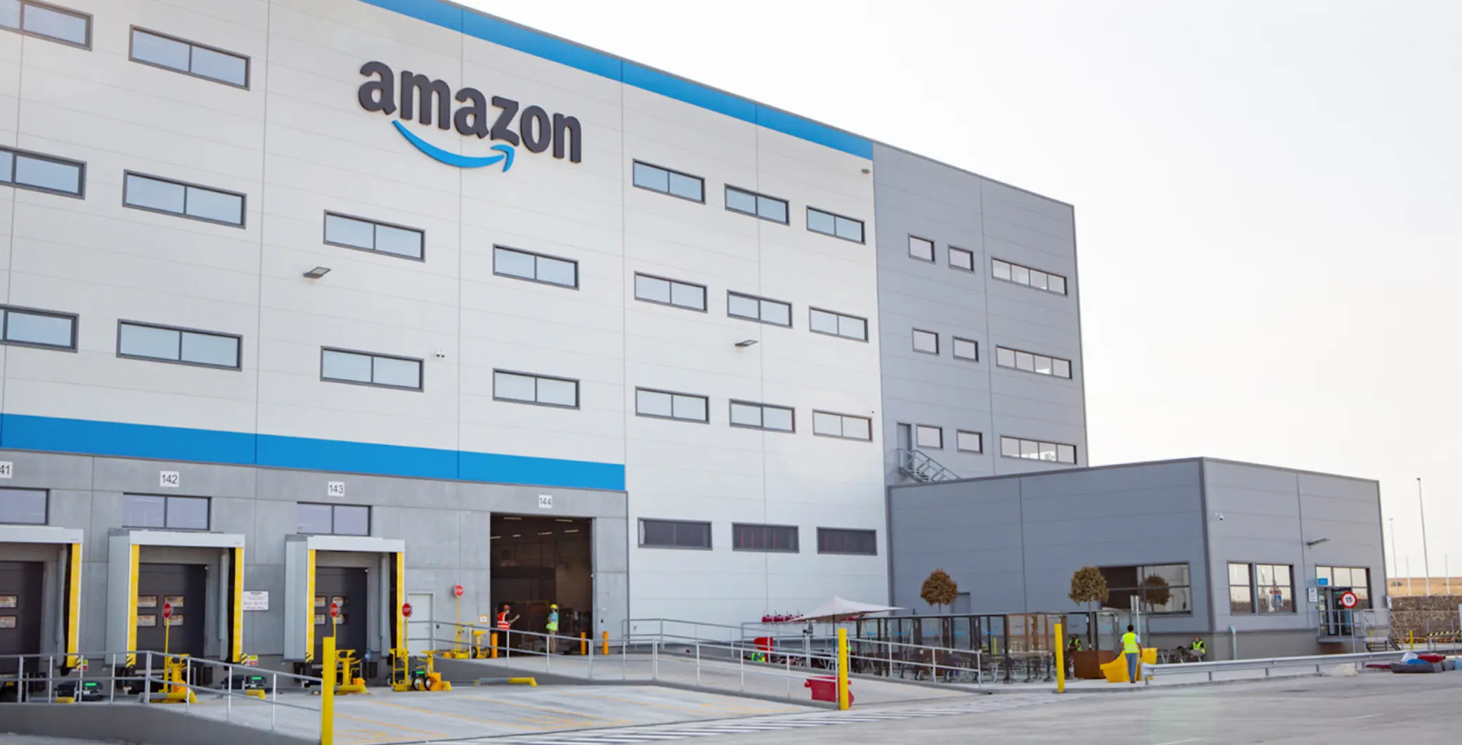 Amazon Warehouse Closures In Quebec: Union Challenges Tribunal Amazon Warehouse Closures In Quebec: Union Challenges Tribunal