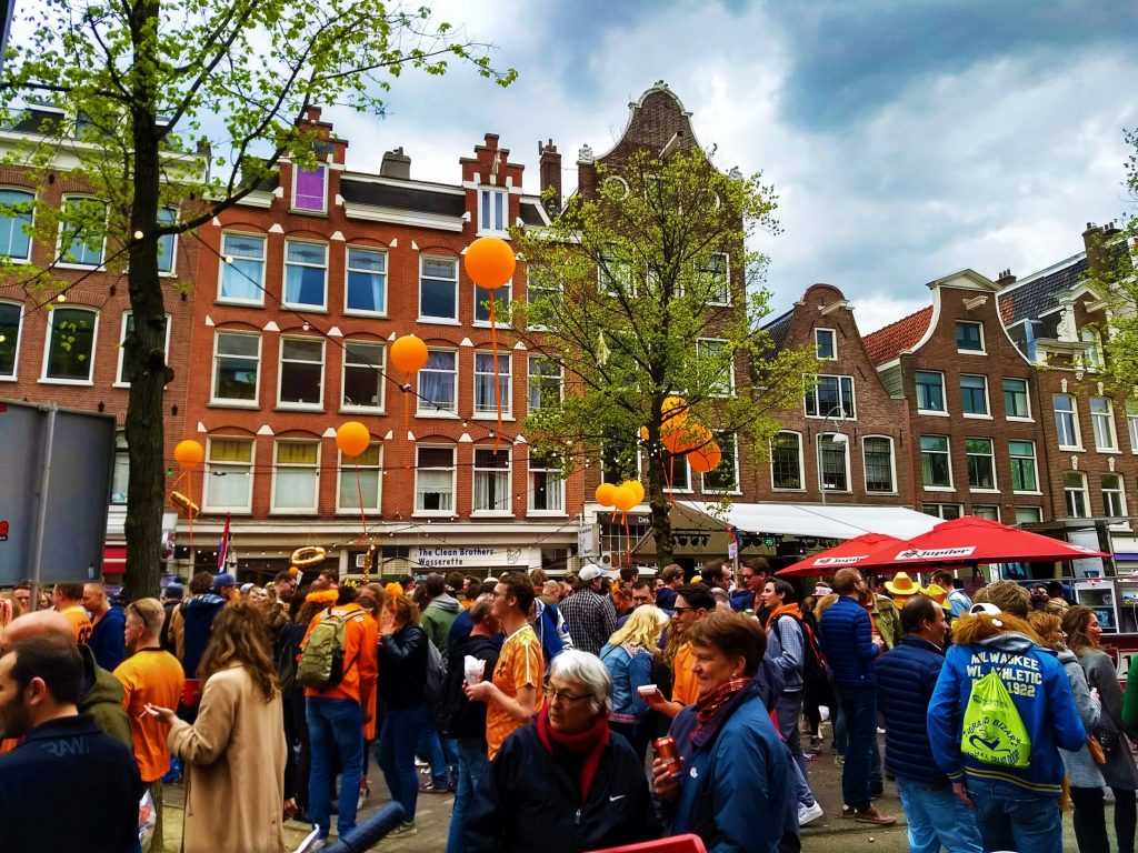 Amsterdam Cafe To Debut Kings Day Mural Featuring Marjolein Faber's Ribbon Gate Design Amsterdam Cafe To Debut Kings Day Mural Featuring Marjolein Faber's Ribbon Gate Design