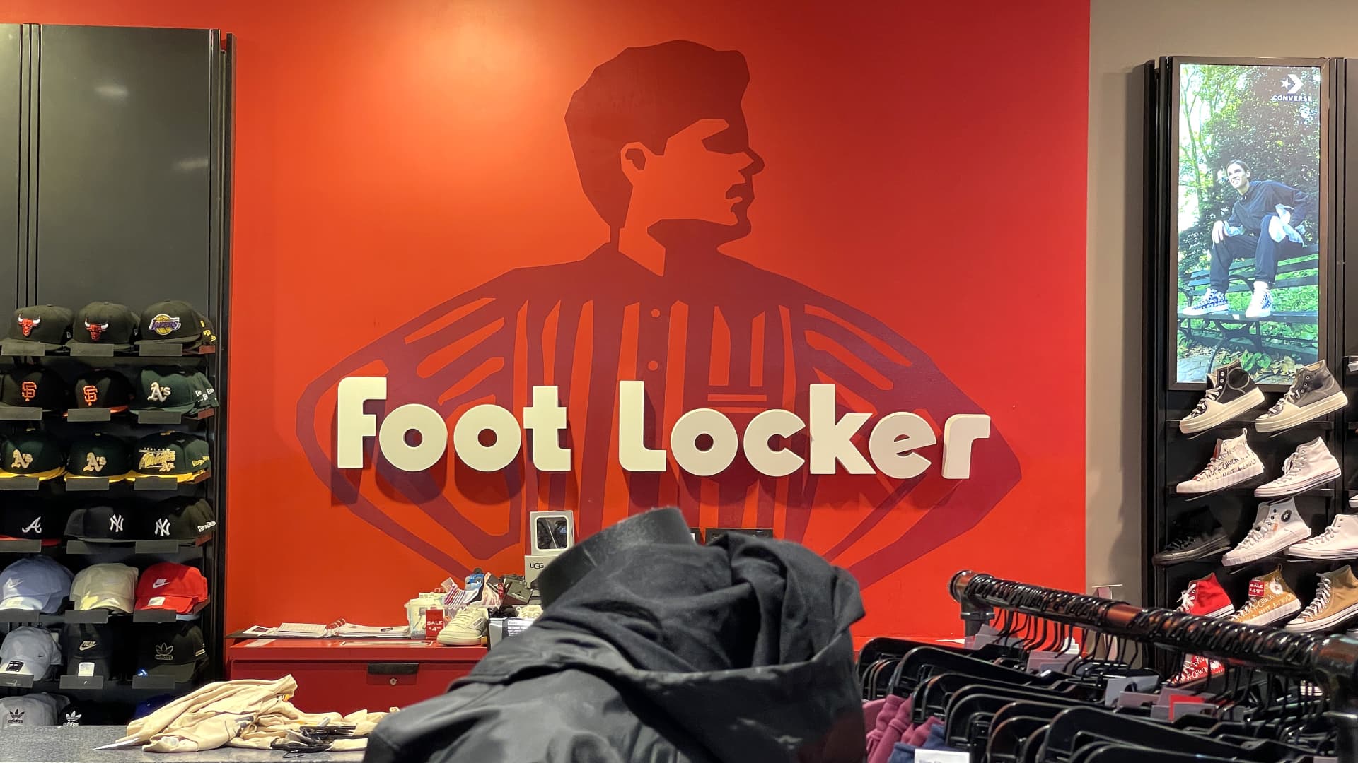 Analyzing Foot Locker's (FL) Q4 2024 Earnings: Successes And Challenges Of The Lace Up Plan Analyzing Foot Locker's (FL) Q4 2024 Earnings: Successes And Challenges Of The Lace Up Plan