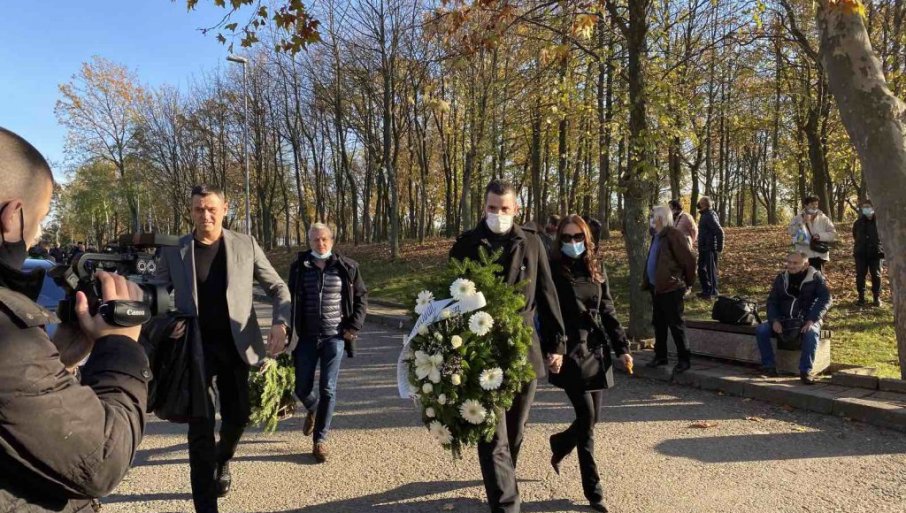 Anđelka Milivojević Tadić: Emotivno Poslednje Zbogom Na Sahrani Anđelka Milivojević Tadić: Emotivno Poslednje Zbogom Na Sahrani