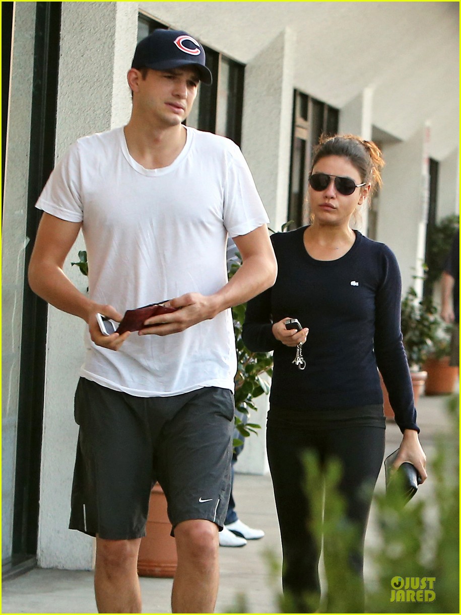 Ashton Kutcher And Mila Kunis: Couple's Day Out Following Venice Filming Ashton Kutcher And Mila Kunis: Couple's Day Out Following Venice Filming