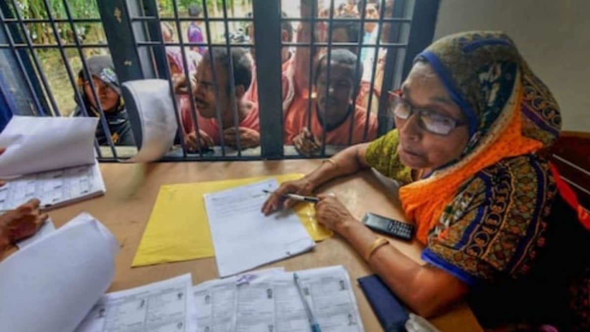 Assam CM's Crackdown On Non-NRC Aadhaar Holders Assam CM's Crackdown On Non-NRC Aadhaar Holders
