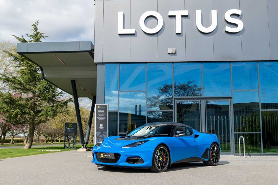Autó: Legendás F1 Motorral Szerelt Porsche Közúti Verziója Autó: Legendás F1 Motorral Szerelt Porsche Közúti Verziója