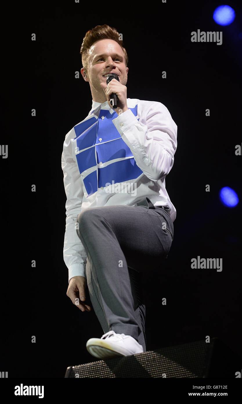 Beautiful Castle Near Manchester Hosts Huge Music Festival With Olly Murs Beautiful Castle Near Manchester Hosts Huge Music Festival With Olly Murs