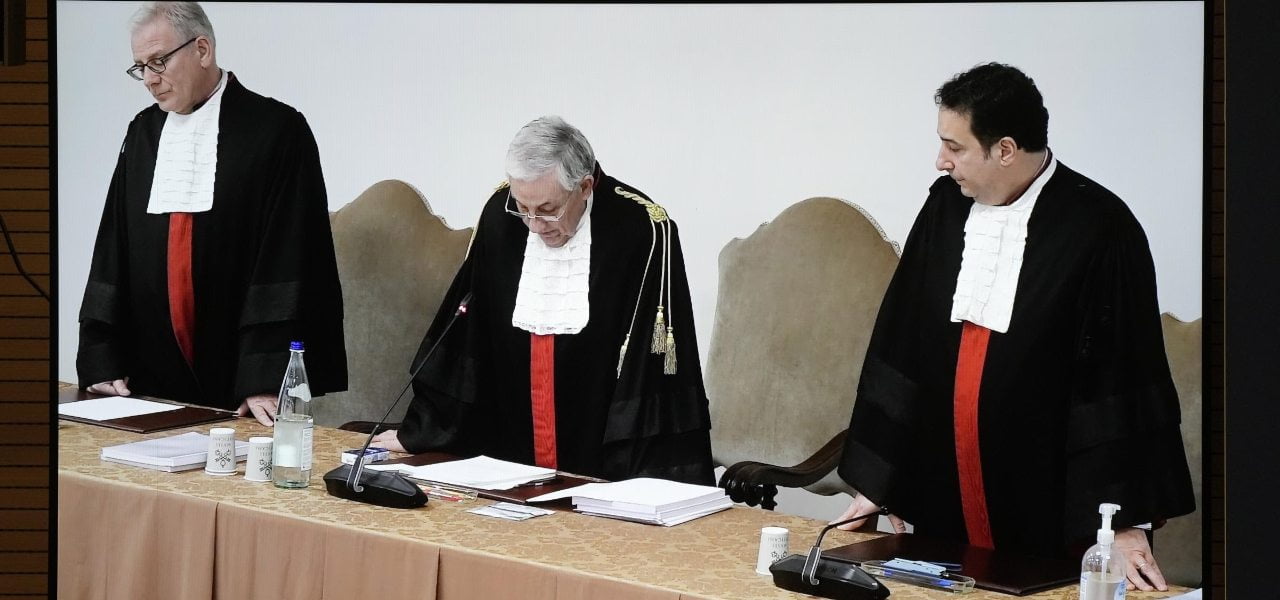 Becciu: Condanna Al Risarcimento Di 40.000 Euro