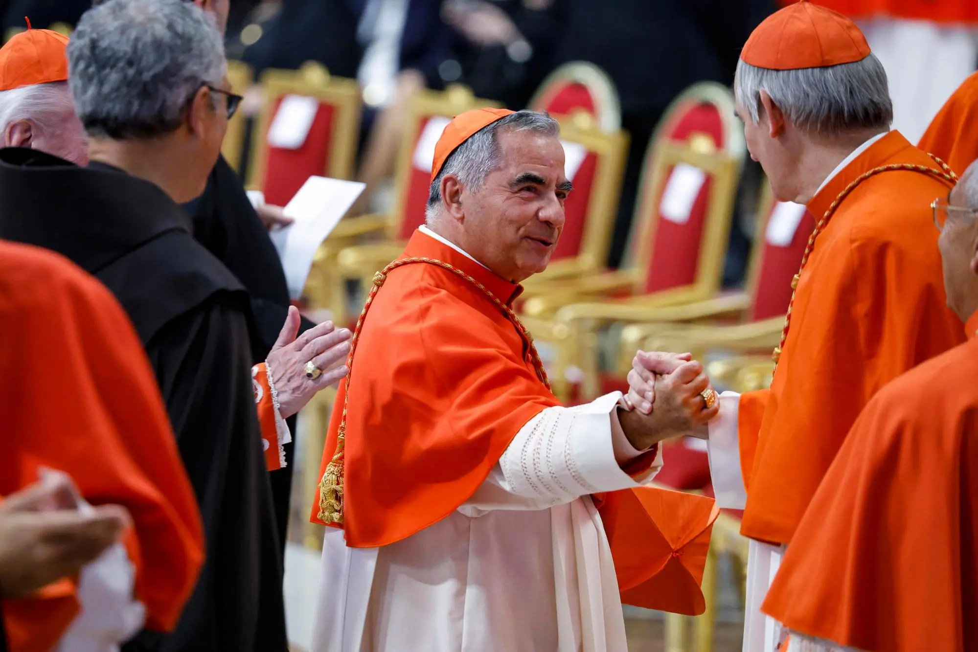 Becciu Condannato: Deve Risarcire 40.000 Euro Agli Accusatori