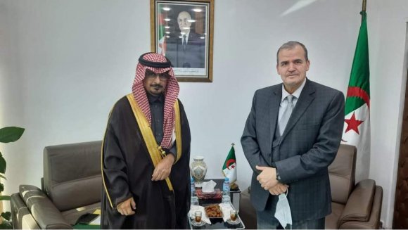 بحث وزير التجارة سبل تعزيز التعاون الاقتصادي مع جمهورية أذربيجان بحث وزير التجارة سبل تعزيز التعاون الاقتصادي مع جمهورية أذربيجان