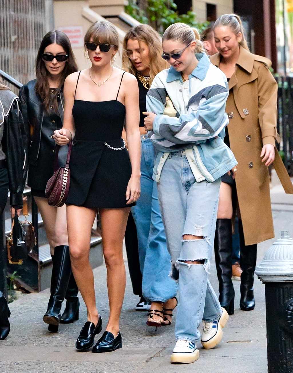 Blake Lively And Taylor Swift Feud: Sisters Rally Around Actress Blake Lively And Taylor Swift Feud: Sisters Rally Around Actress