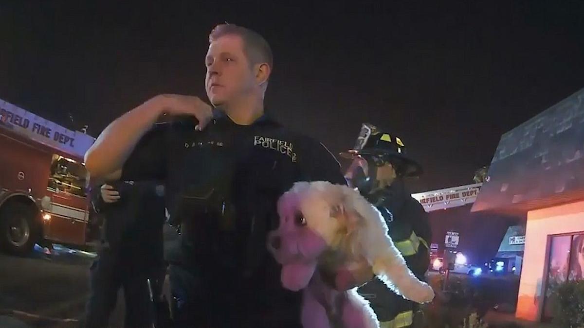 Bodycam Video: Police Rescue Toddler Choking On Food Bodycam Video: Police Rescue Toddler Choking On Food