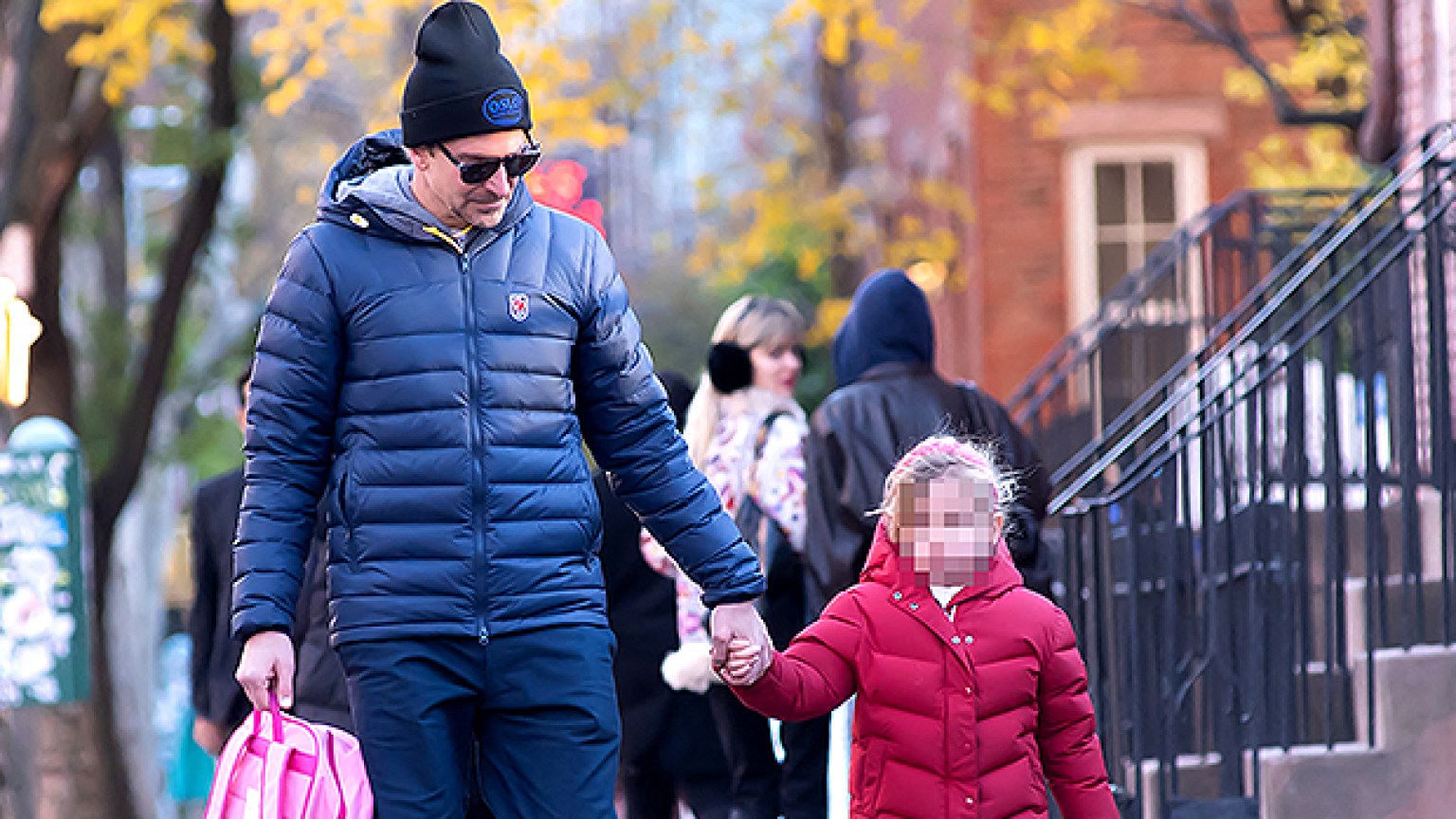 Bradley Cooper And 7-Year-Old Daughter Lea In Green Jackets At Super Bowl Bradley Cooper And 7-Year-Old Daughter Lea In Green Jackets At Super Bowl