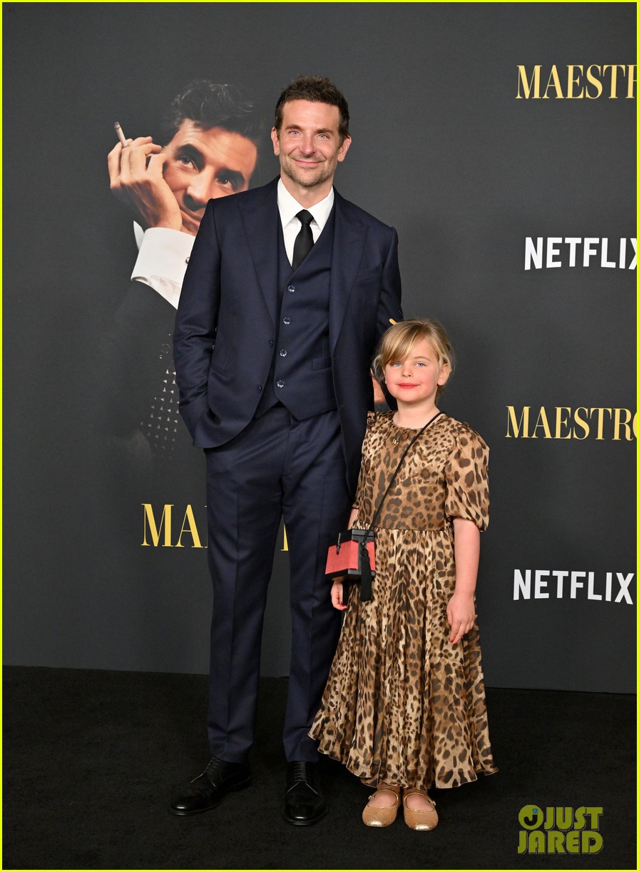 Bradley Cooper And Daughter Lea's Matching Green Jackets At Super Bowl 2025 Bradley Cooper And Daughter Lea's Matching Green Jackets At Super Bowl 2025