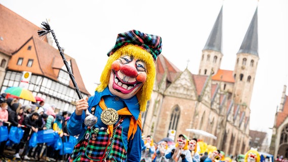 Braunschweiger Karneval: Schoduvel Startet Mit Farbenfrohem Umzug Braunschweiger Karneval: Schoduvel Startet Mit Farbenfrohem Umzug