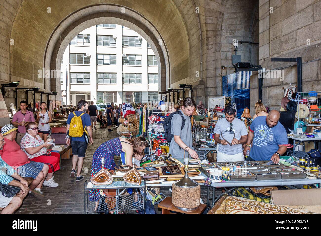Brooklyn Flea's Dumbo Archway Plaza Extension Confirmed Until 2027 Brooklyn Flea's Dumbo Archway Plaza Extension Confirmed Until 2027