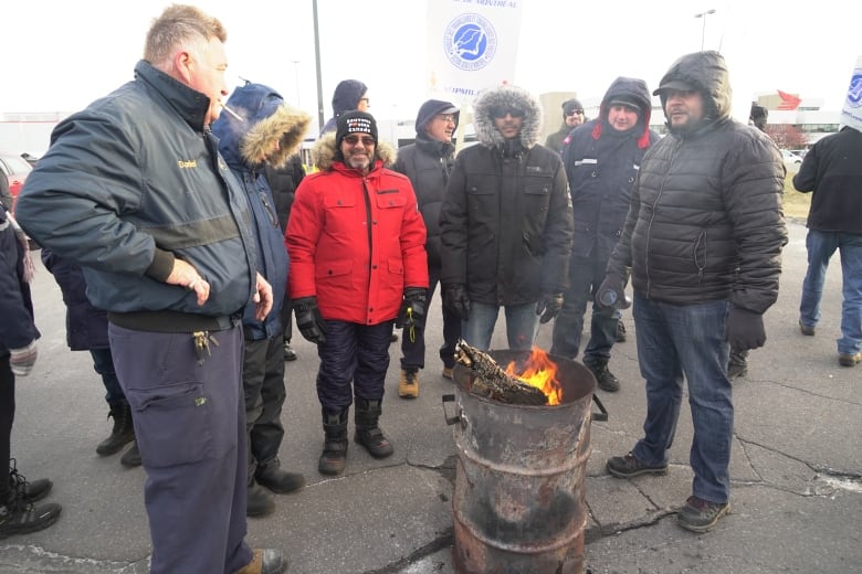 Canada Post Announces New Offers To Avert Strike Canada Post Announces New Offers To Avert Strike