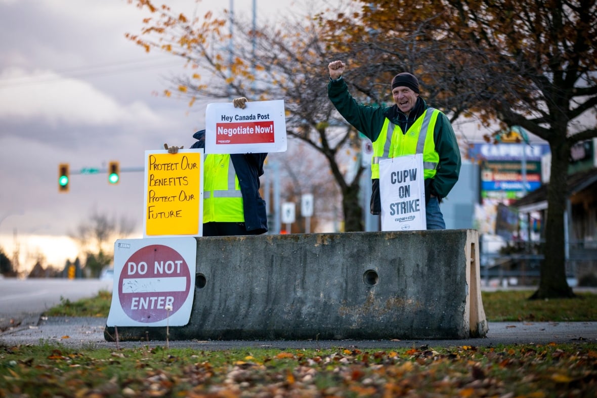 Canada Post Strike Threat: Impact On Customer Base Canada Post Strike Threat: Impact On Customer Base