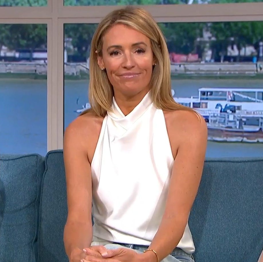 Cat Deeley's Black Swimsuit: Holiday Glamour And Relaxation Cat Deeley's Black Swimsuit: Holiday Glamour And Relaxation
