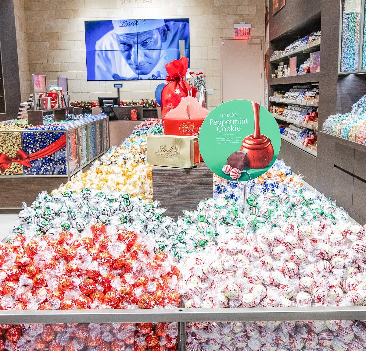 Central London Welcomes Lindt's Exquisite New Chocolate Shop Central London Welcomes Lindt's Exquisite New Chocolate Shop