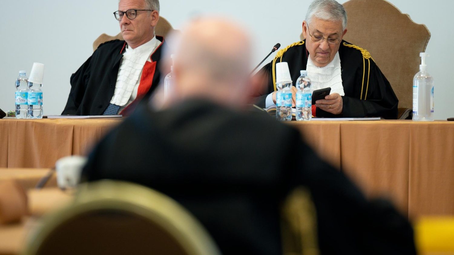 Chat Pubblicate Da Domani: Becciu, Complotto E Accuse