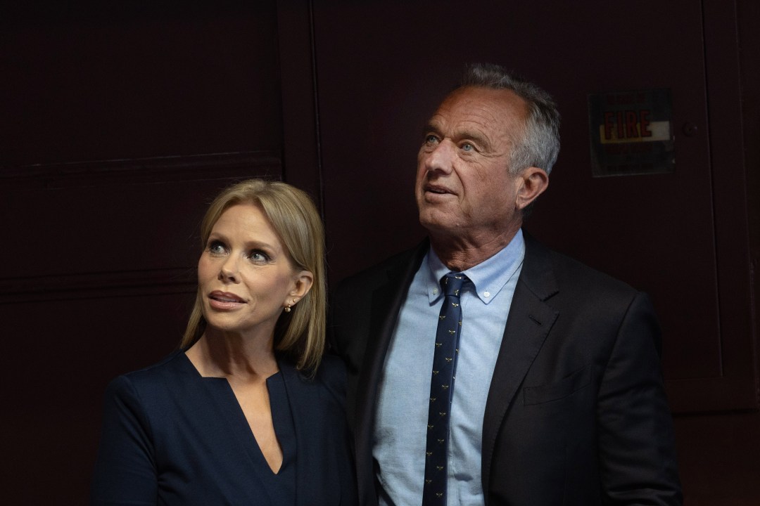 Cheryl Hines Responds To Robert F. Kennedy Jr.'s Sexting Scandal With An Ultimatum Cheryl Hines Responds To Robert F. Kennedy Jr.'s Sexting Scandal With An Ultimatum