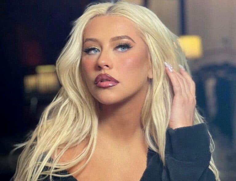 Christina Aguilera: Did She Go Too Far With Photoshop In Her Latest Photos? Christina Aguilera: Did She Go Too Far With Photoshop In Her Latest Photos?