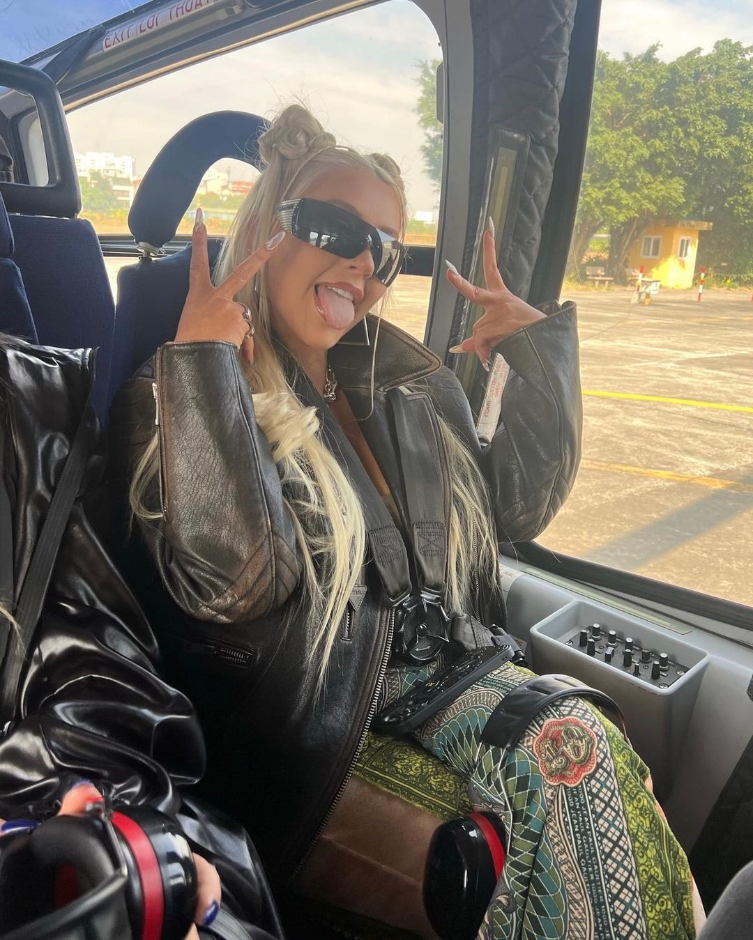 Christina Aguilera's Photoshopped Pictures: Fans React To Unrecognizable Photoshoot Christina Aguilera's Photoshopped Pictures: Fans React To Unrecognizable Photoshoot