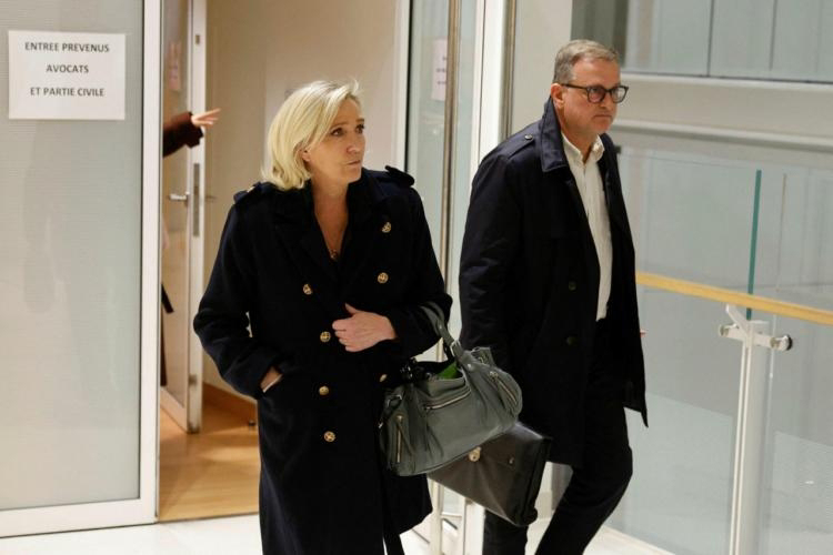 Cinq Ans D'Inéligibilité Pour Marine Le Pen : Une Décision Judiciaire Divisée Cinq Ans D'Inéligibilité Pour Marine Le Pen : Une Décision Judiciaire Divisée