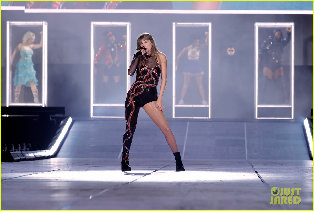 Close-Up Photos Of Taylor Swift's Stunning Eras Tour Costumes Close-Up Photos Of Taylor Swift's Stunning Eras Tour Costumes