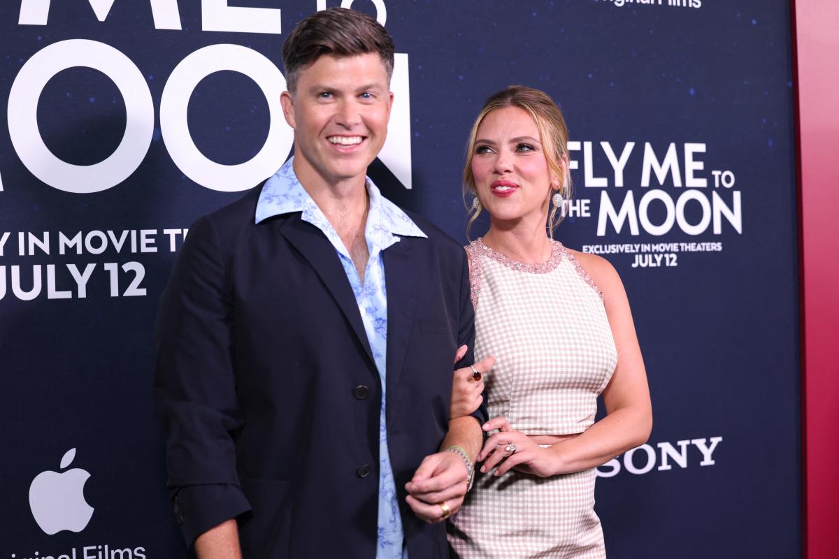 Colin Jost's Earnings Compared To Wife Scarlett Johansson's: A Detailed Analysis Colin Jost's Earnings Compared To Wife Scarlett Johansson's: A Detailed Analysis