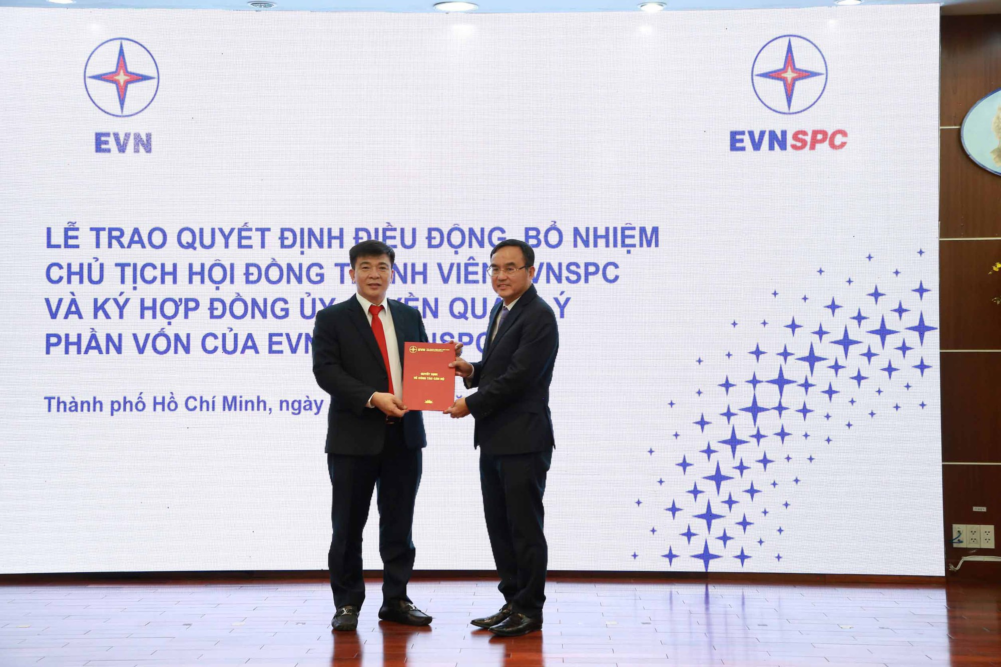 Công Nhân Điện Lực Miền Nam: Xây Dựng Mạch 500kV - Khó Khăn Và Chiến Thắng Công Nhân Điện Lực Miền Nam: Xây Dựng Mạch 500kV - Khó Khăn Và Chiến Thắng