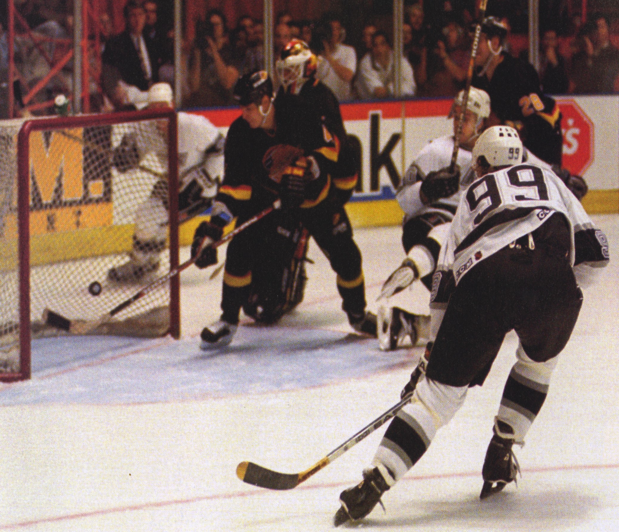 CP NewsAlert: Ovechkin's 894th Goal Ties Gretzky's NHL Record CP NewsAlert: Ovechkin's 894th Goal Ties Gretzky's NHL Record
