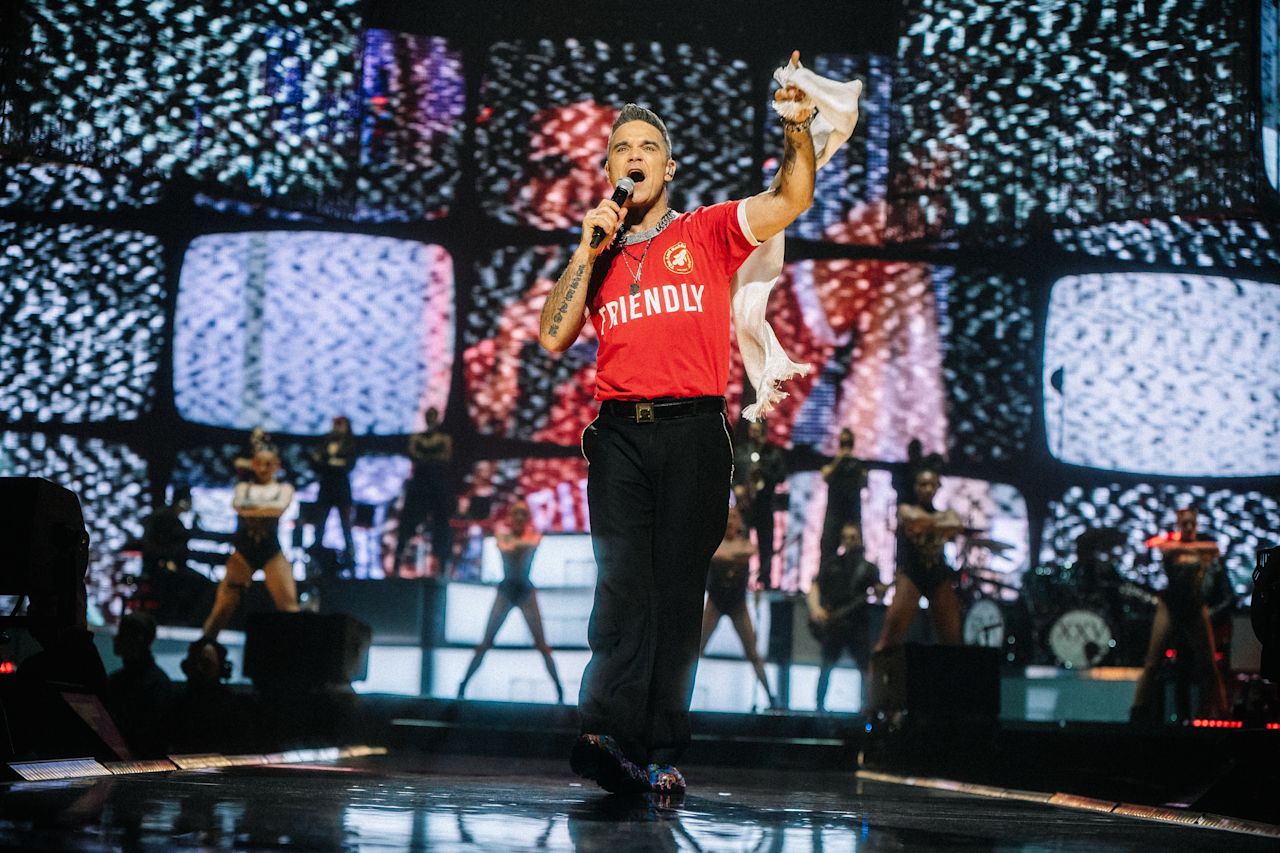 Cruises & Celebrities: Robbie Williams At Mein Schiff Relax's Málaga Event Cruises & Celebrities: Robbie Williams At Mein Schiff Relax's Málaga Event
