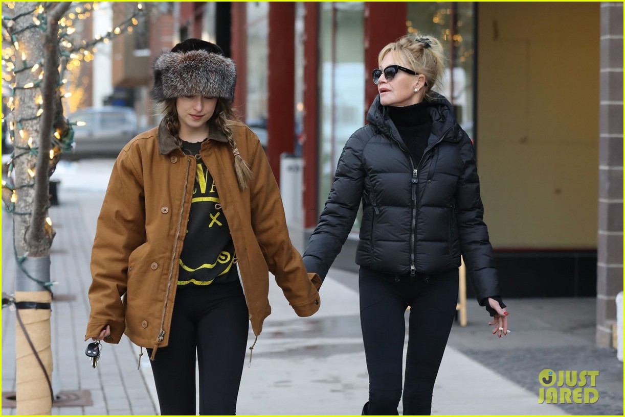 Dakota Johnson Channels Spring Elegance With Mom Melanie Griffith Dakota Johnson Channels Spring Elegance With Mom Melanie Griffith