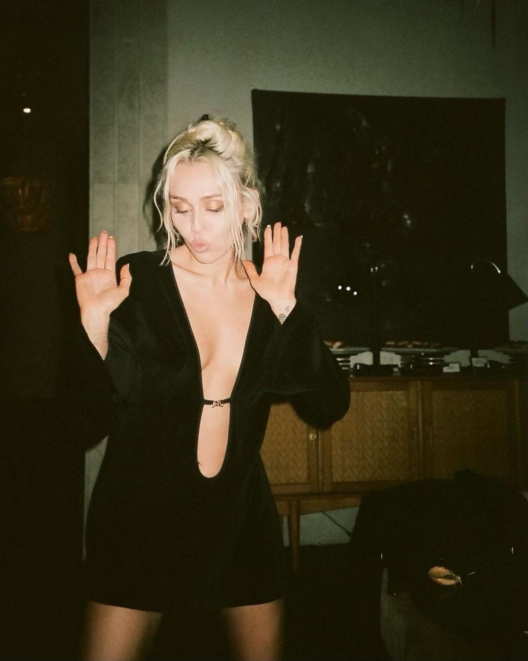 Dengarkan Sekarang: Singel Baru Miley Cyrus, Dengarkan Sekarang: Singel Baru Miley Cyrus,