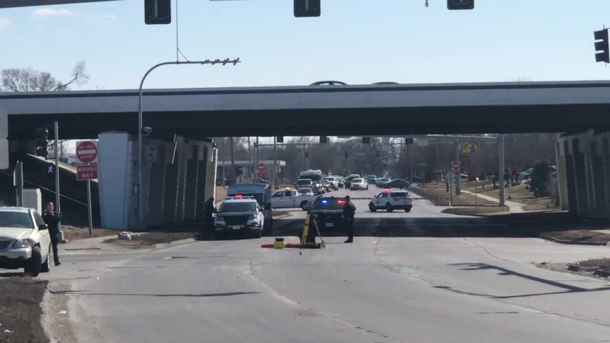 Des Moines Police Respond To Single-Vehicle Crash Des Moines Police Respond To Single-Vehicle Crash