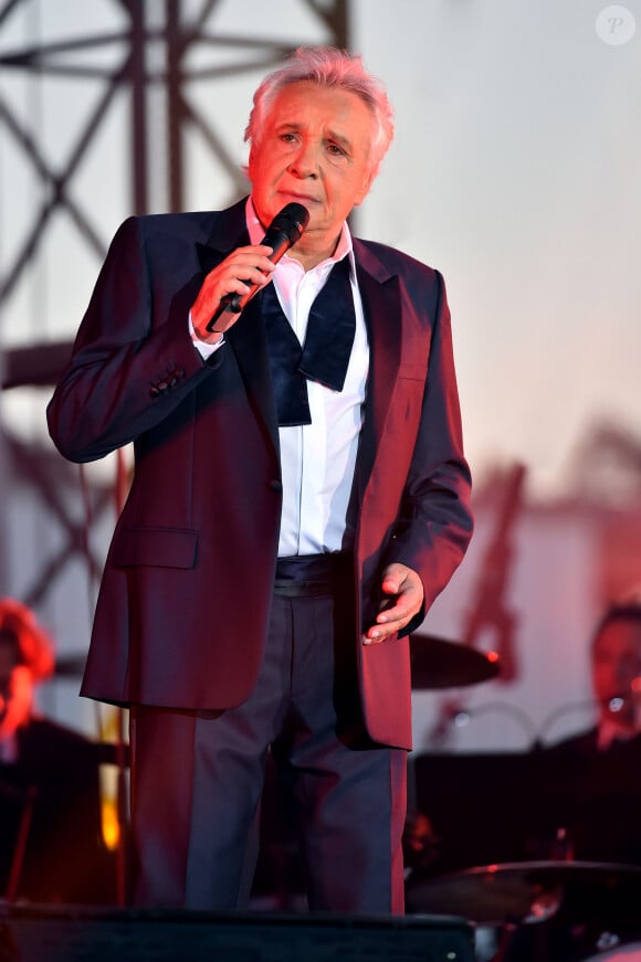 Dîner Houleux : Michel Sardou Critique Emmanuel Macron Dîner Houleux : Michel Sardou Critique Emmanuel Macron