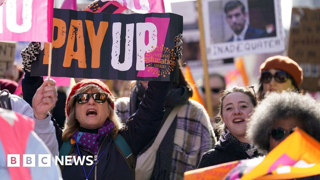 Dispute Erupts Between Farage And Teaching Union Over Far-Right Claim Dispute Erupts Between Farage And Teaching Union Over Far-Right Claim