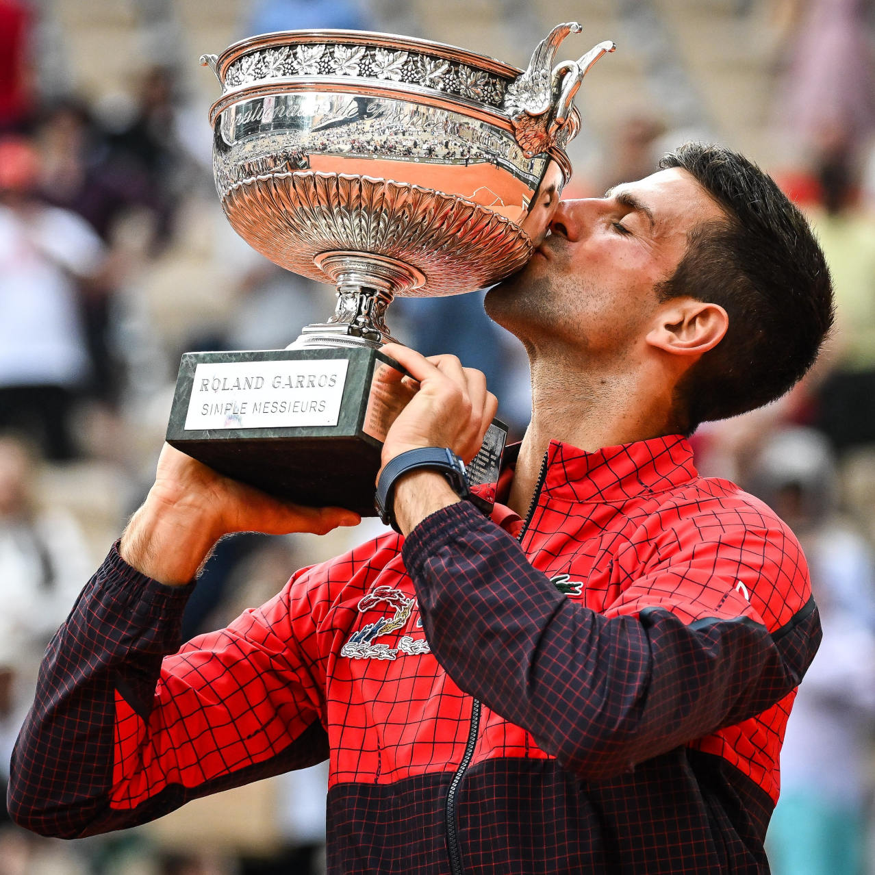 Djokovic Begins French Open Campaign With Victory Djokovic Begins French Open Campaign With Victory